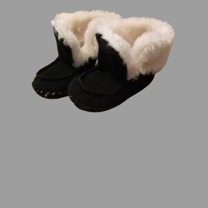 Cozy Black and White Indoor Booties. Size: Baby 3